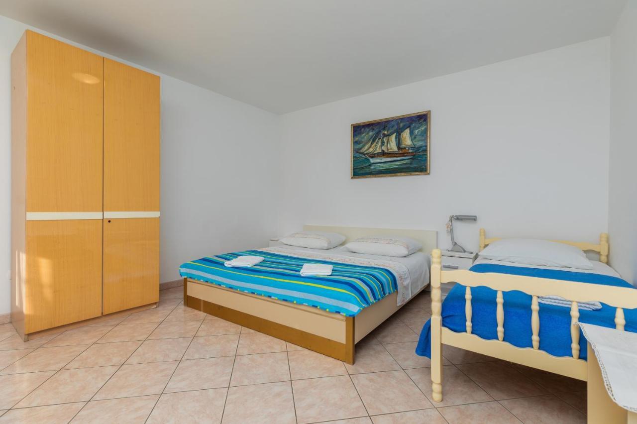 Apartments With A Parking Space Omis - 2745 Экстерьер фото