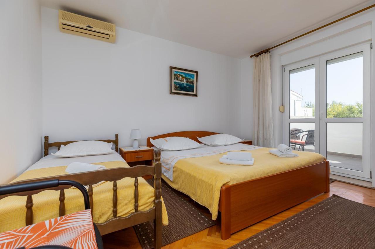 Apartments With A Parking Space Omis - 2745 Экстерьер фото