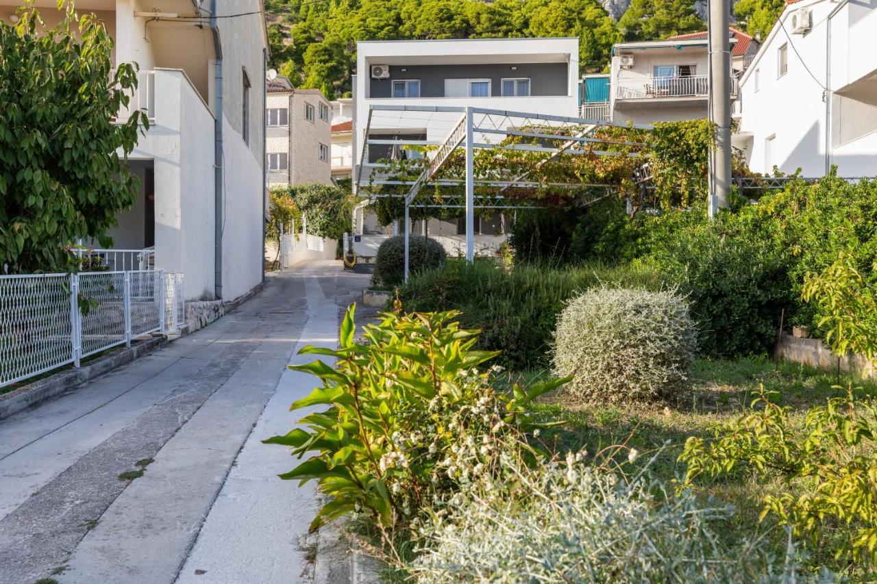 Apartments With A Parking Space Omis - 2745 Экстерьер фото