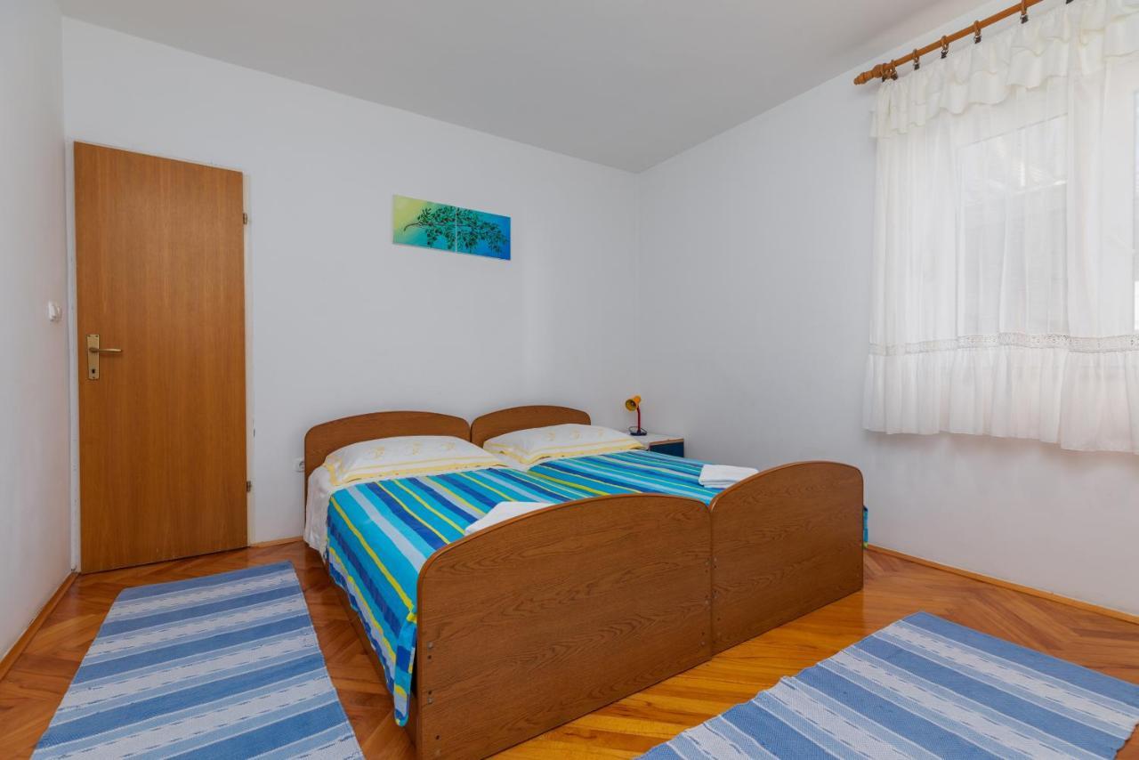 Apartments With A Parking Space Omis - 2745 Экстерьер фото