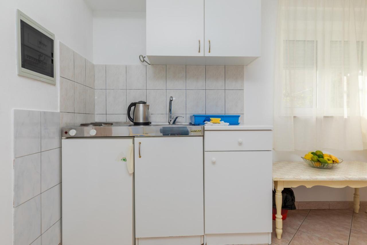 Apartments With A Parking Space Omis - 2745 Экстерьер фото