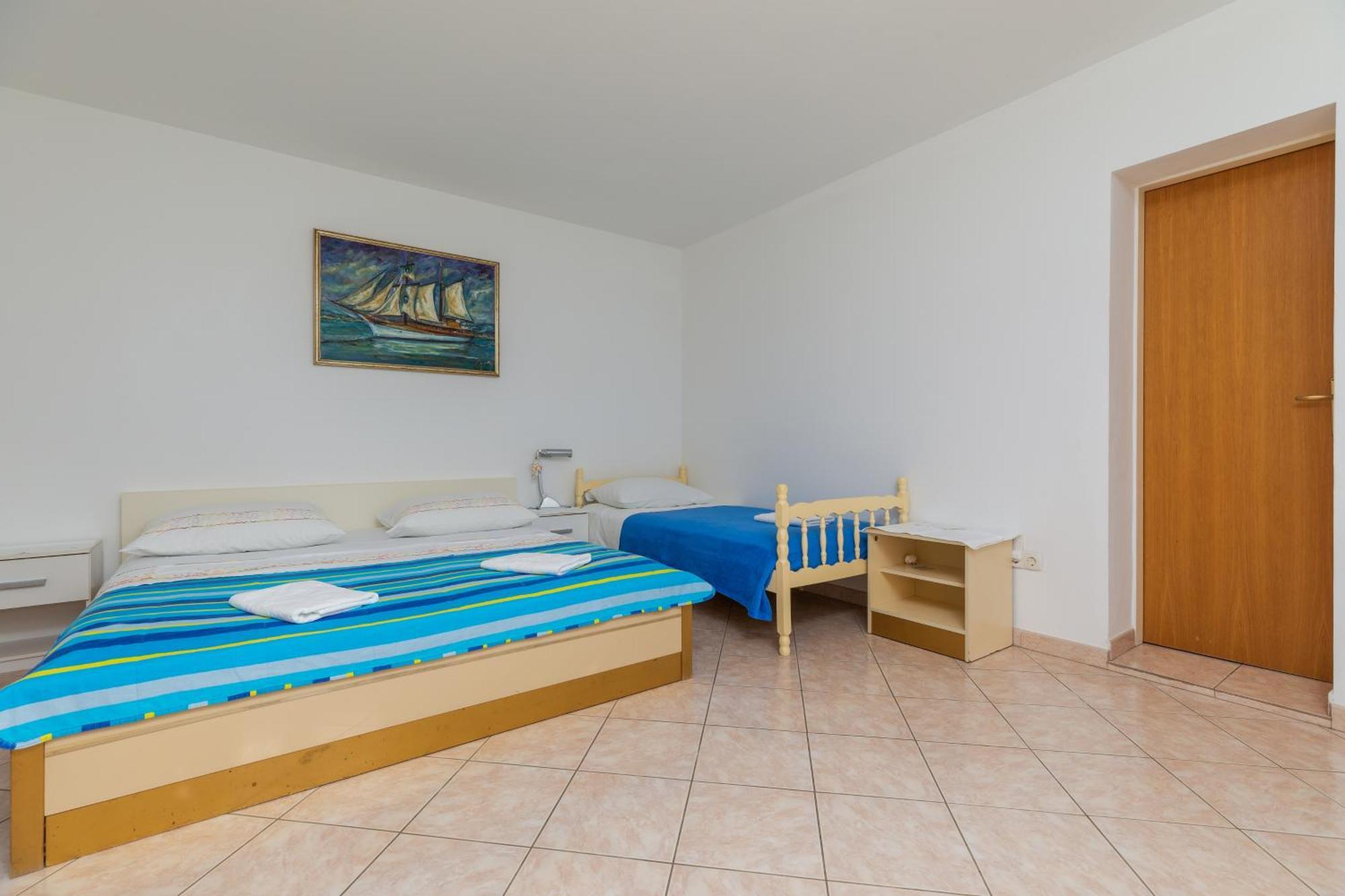 Apartments With A Parking Space Omis - 2745 Номер фото