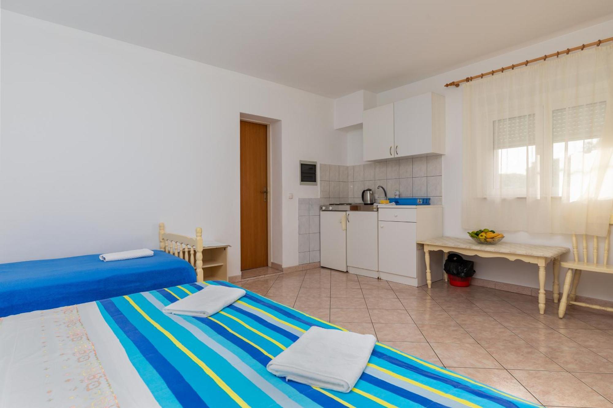 Apartments With A Parking Space Omis - 2745 Номер фото