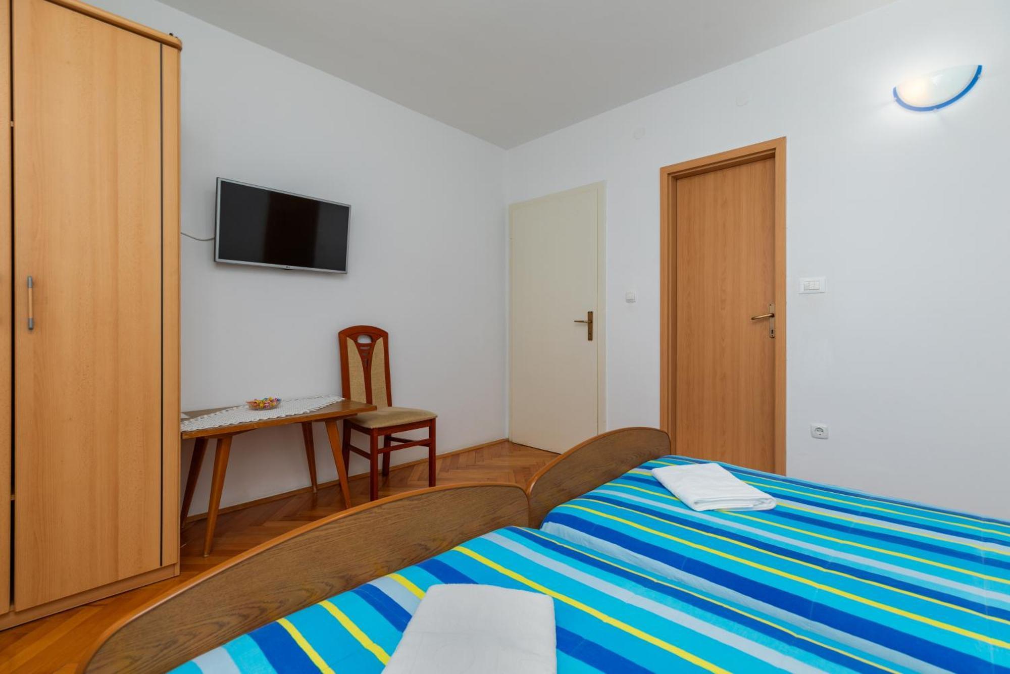 Apartments With A Parking Space Omis - 2745 Номер фото